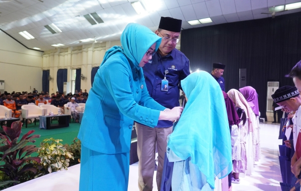 Refleksi Akhir Tahun, PIM Berbagi Kebahagiaan dengan Anak Yatim Desa Lingkungan